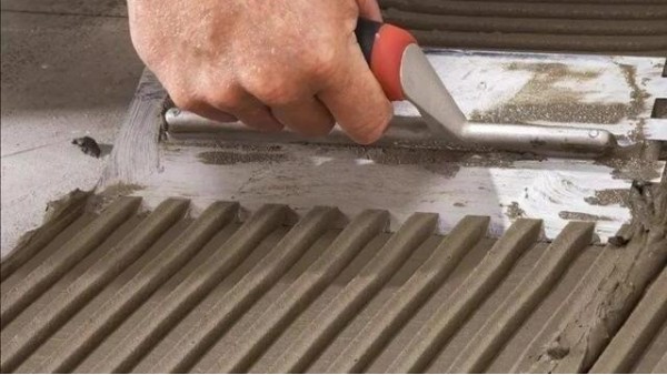 當(dāng)裝修遇到瓷磚膠：避免常見(jiàn)錯(cuò)誤，貼上牢固的瓷磚！