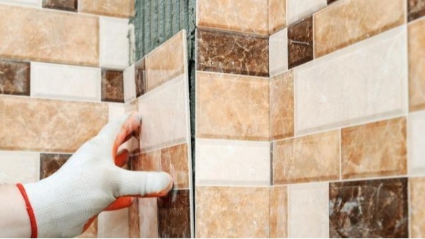 瓷磚膠施工后需要養(yǎng)護多久？昆明瓷磚膠廠家告訴您