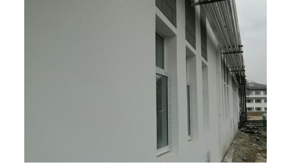 易高好膩子告訴您，外墻膩子灑水養(yǎng)護不可忽略！