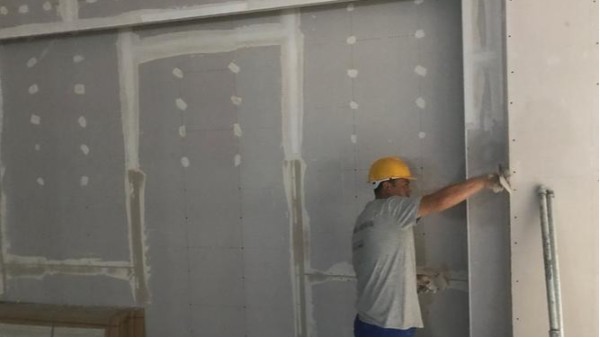 別再糾結墻面裂縫，嵌縫膏讓你的家重煥新生