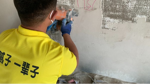 客廳用哪種膩?zhàn)臃垩b修比較合適？