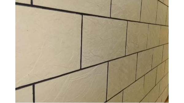 柔性巖板瓷磚膠施工使用錯誤，也會導(dǎo)致瓷磚的脫落和空鼓。