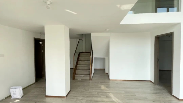 易高好膩?zhàn)痈嬖V您，耐水膩?zhàn)哟蚰r(shí)應(yīng)注意的問題